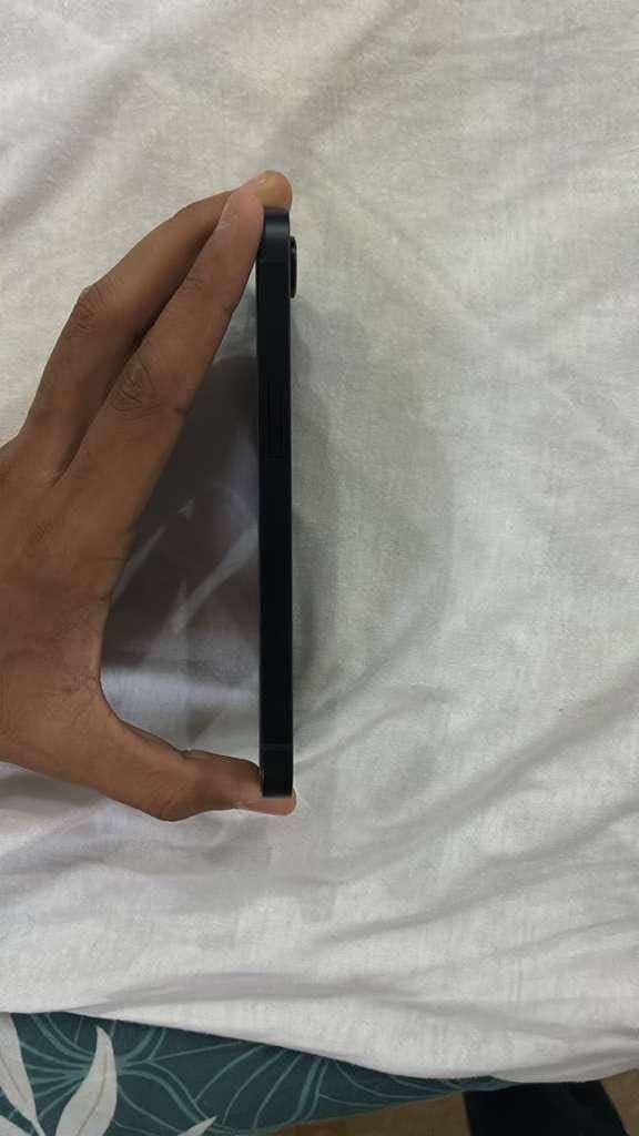 Apple iPhone 17e 1