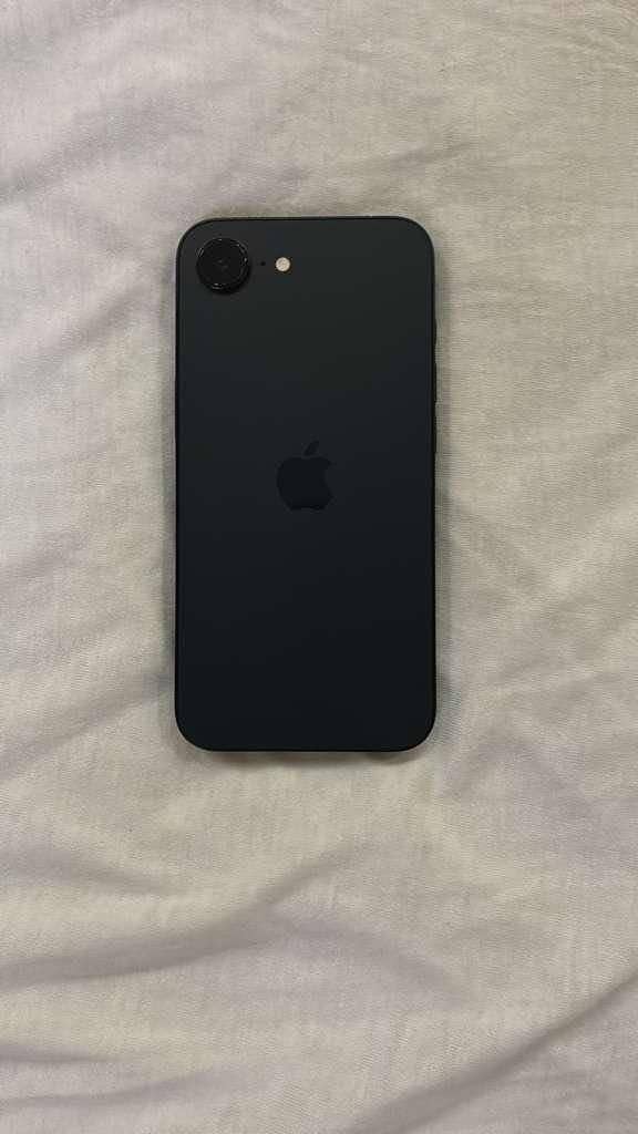 Apple iPhone 17e 3