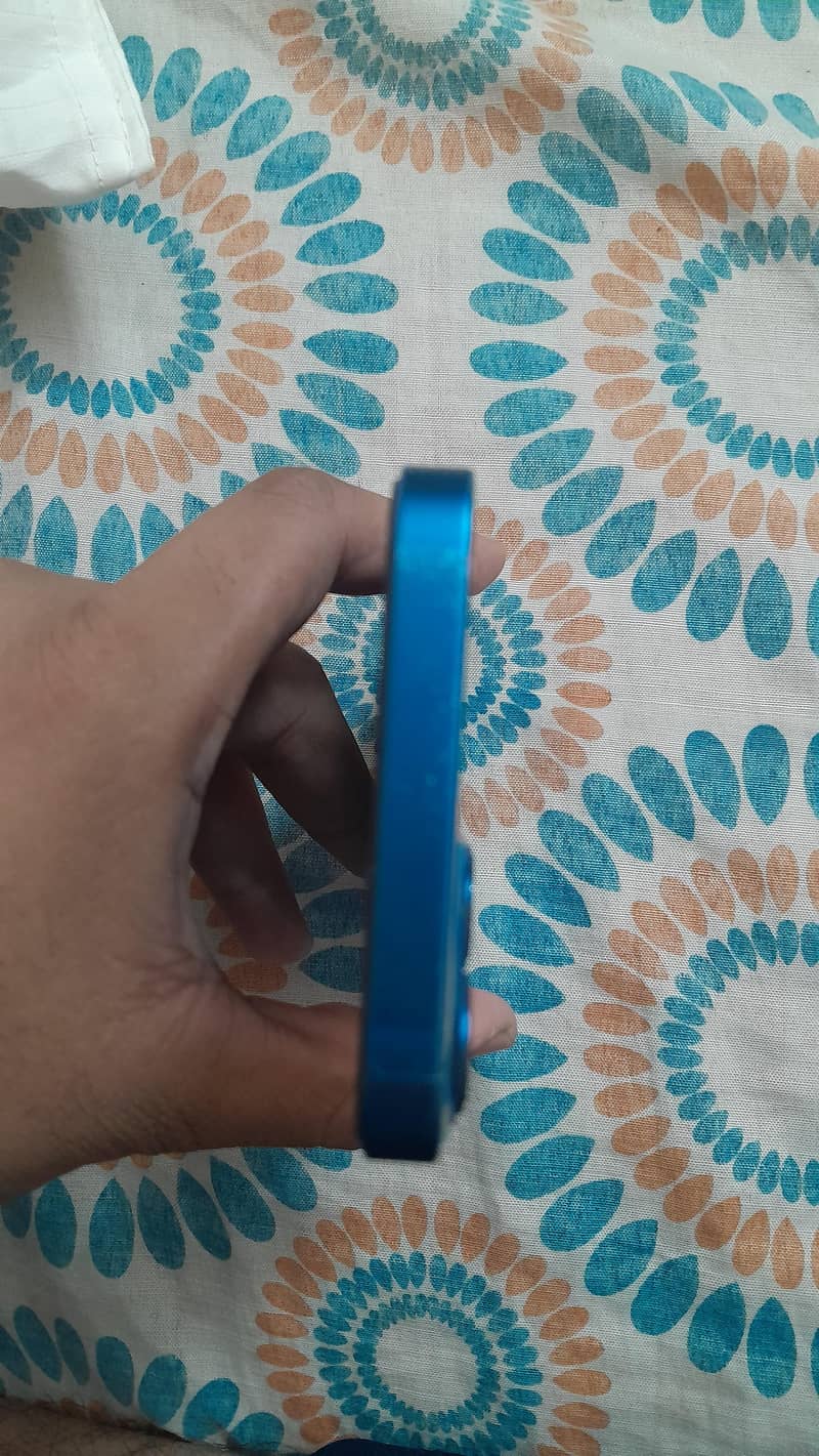 Apple iPhone 13 2