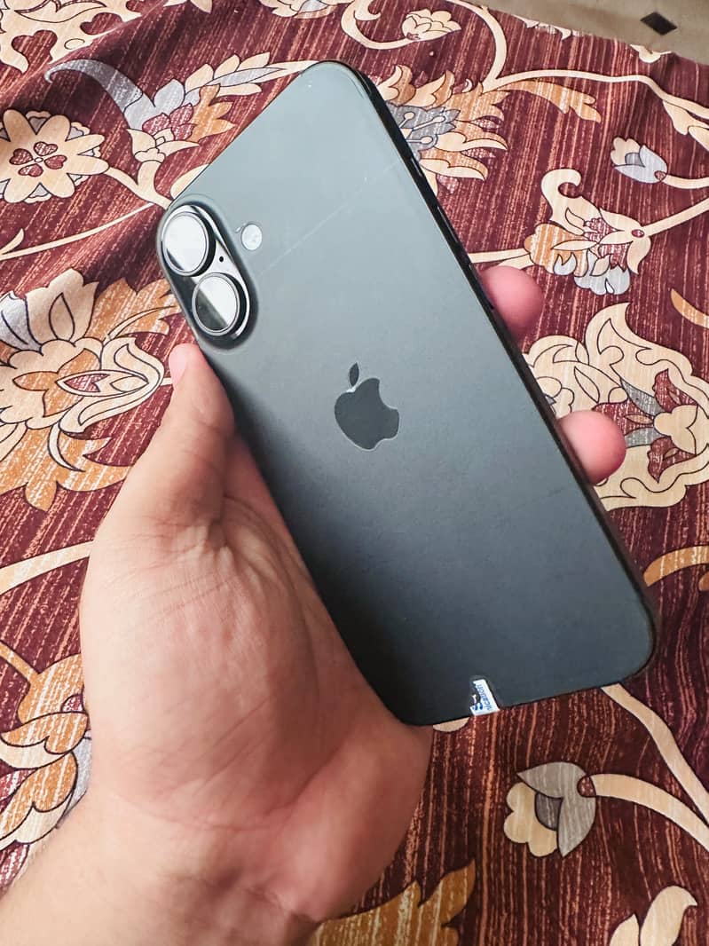 Apple iPhone 16 1