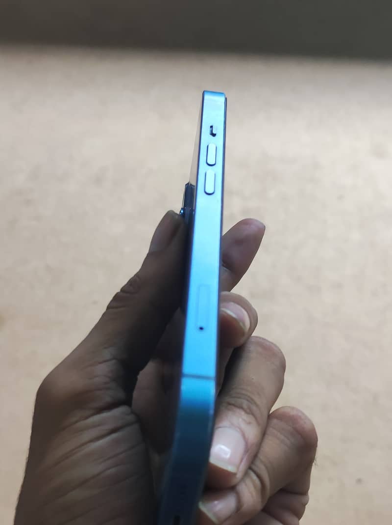 Apple iPhone 13 2