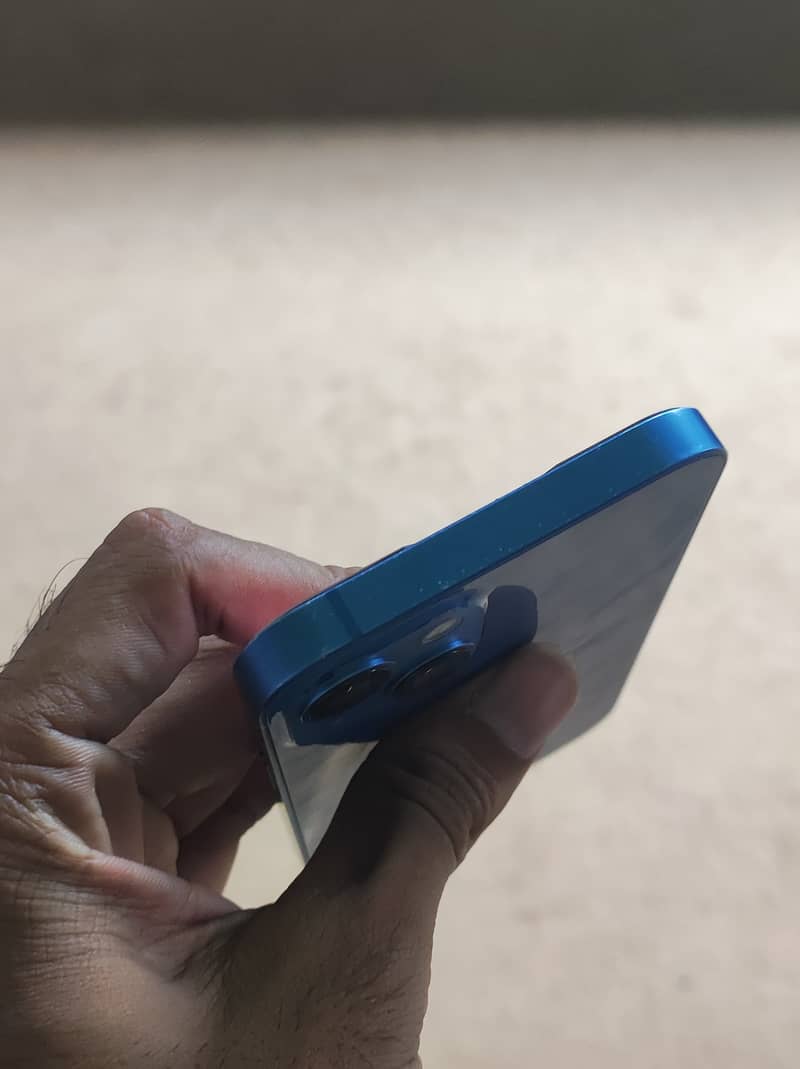 Apple iPhone 13 4