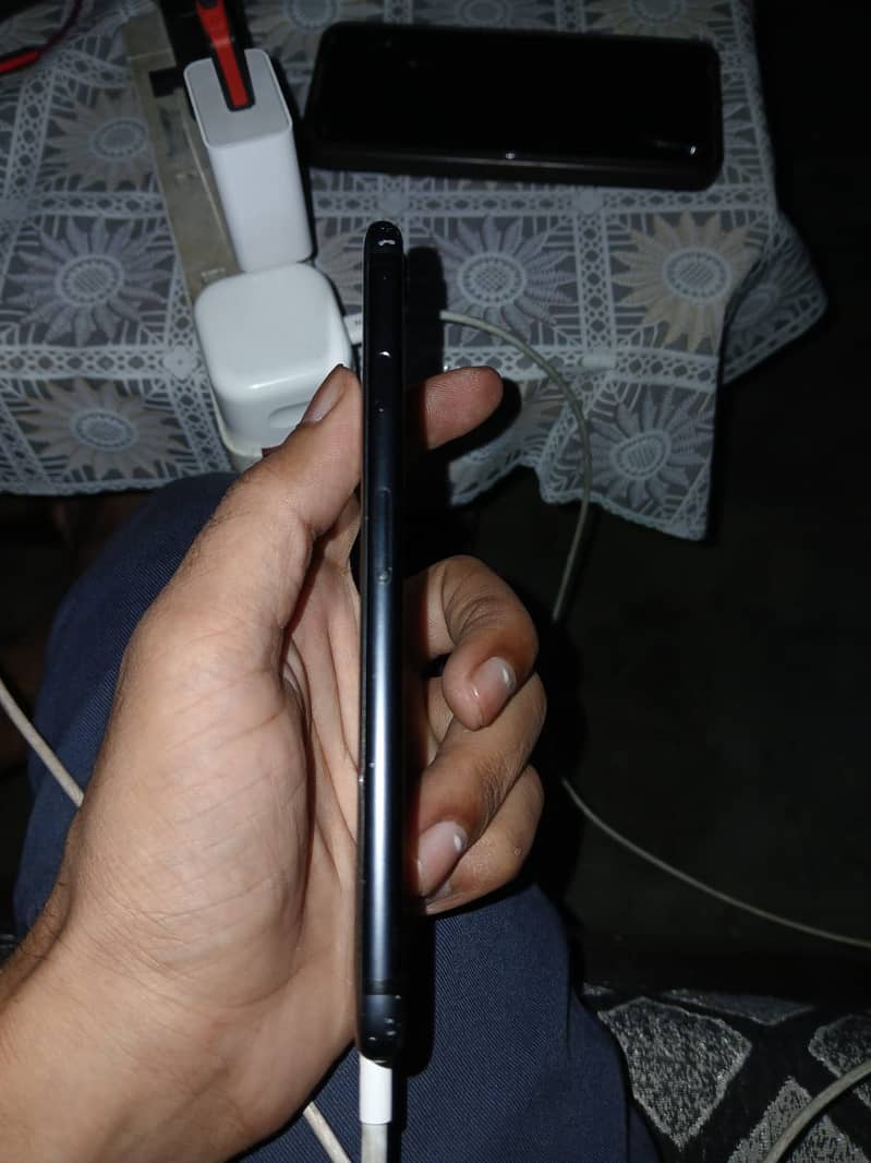 Apple iPhone 7 3