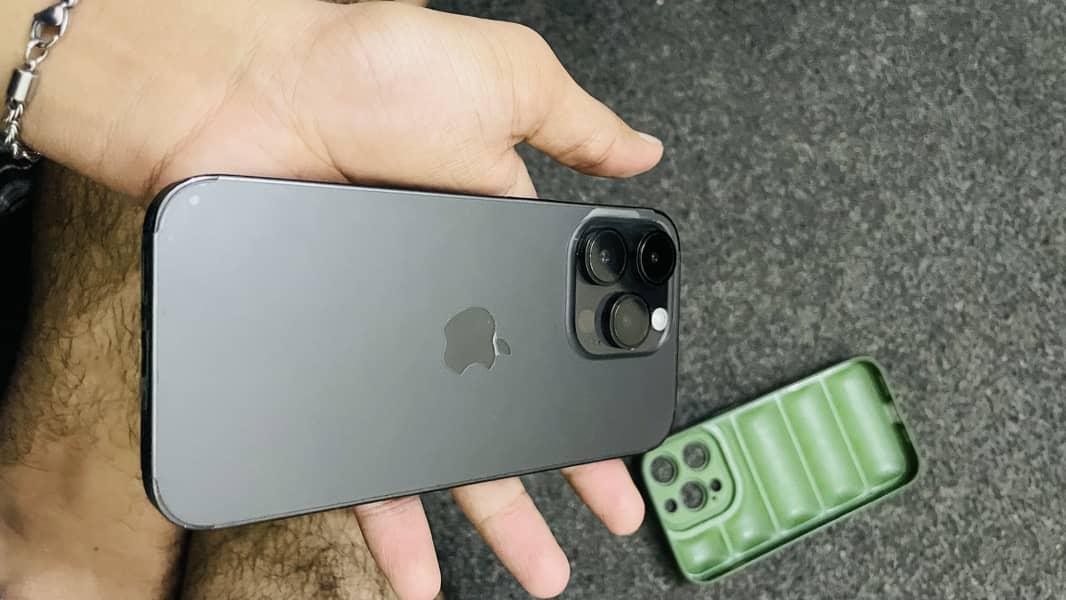 Apple iPhone 14 Pro 1