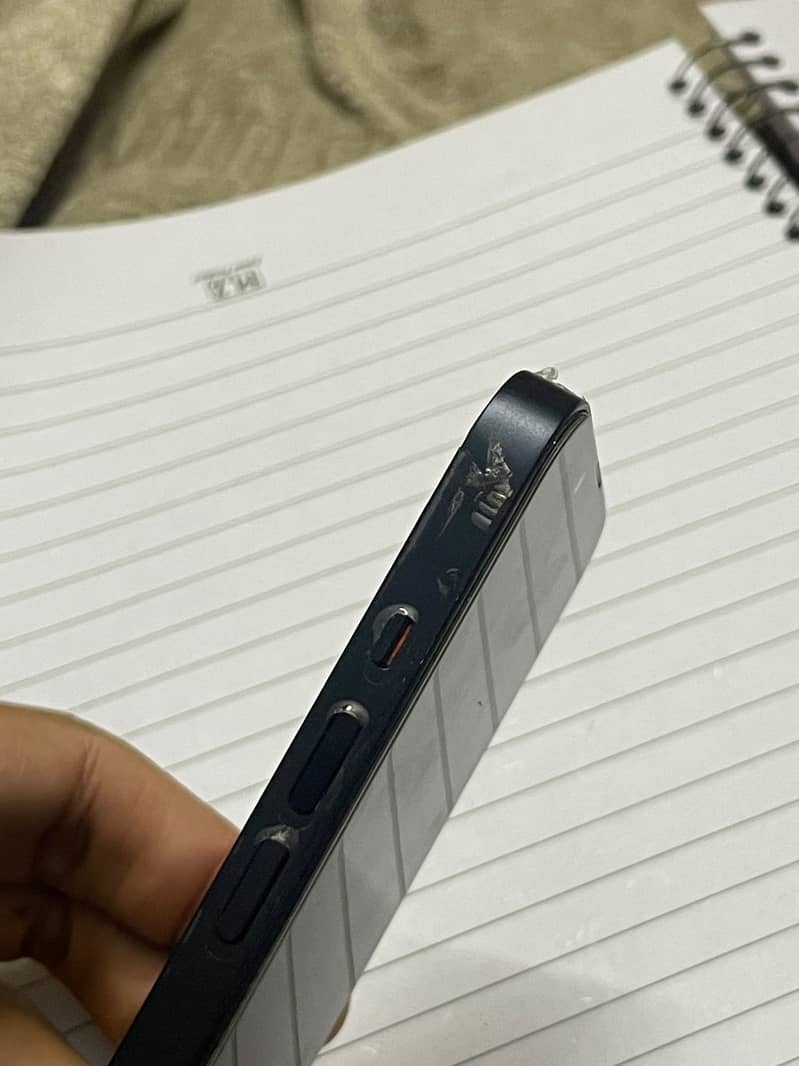 Apple iPhone 13 4