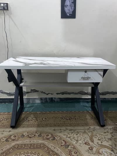 Table in white colour