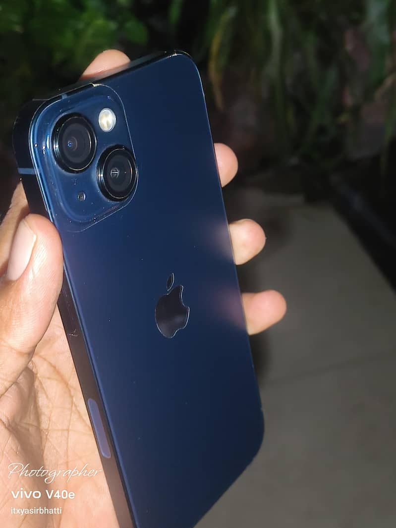 Apple iPhone 13 0