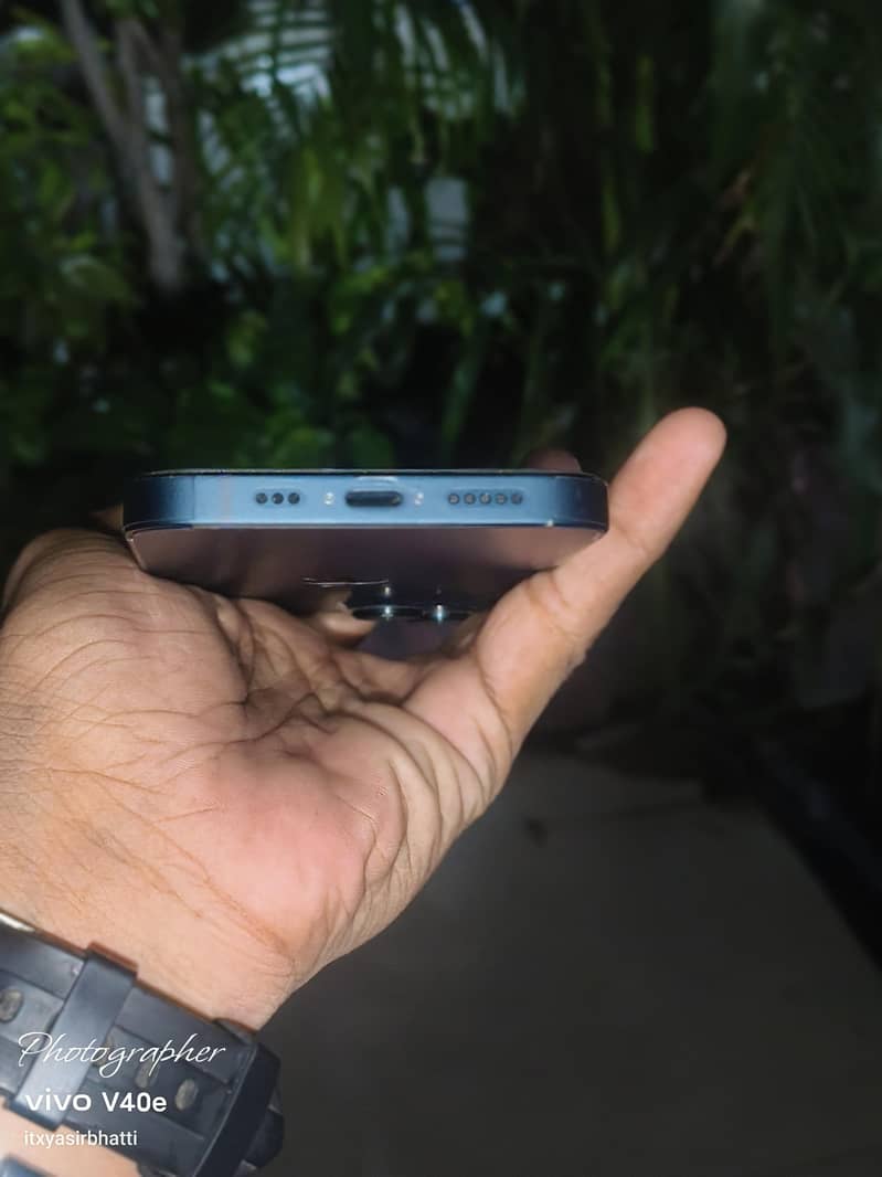 Apple iPhone 13 2