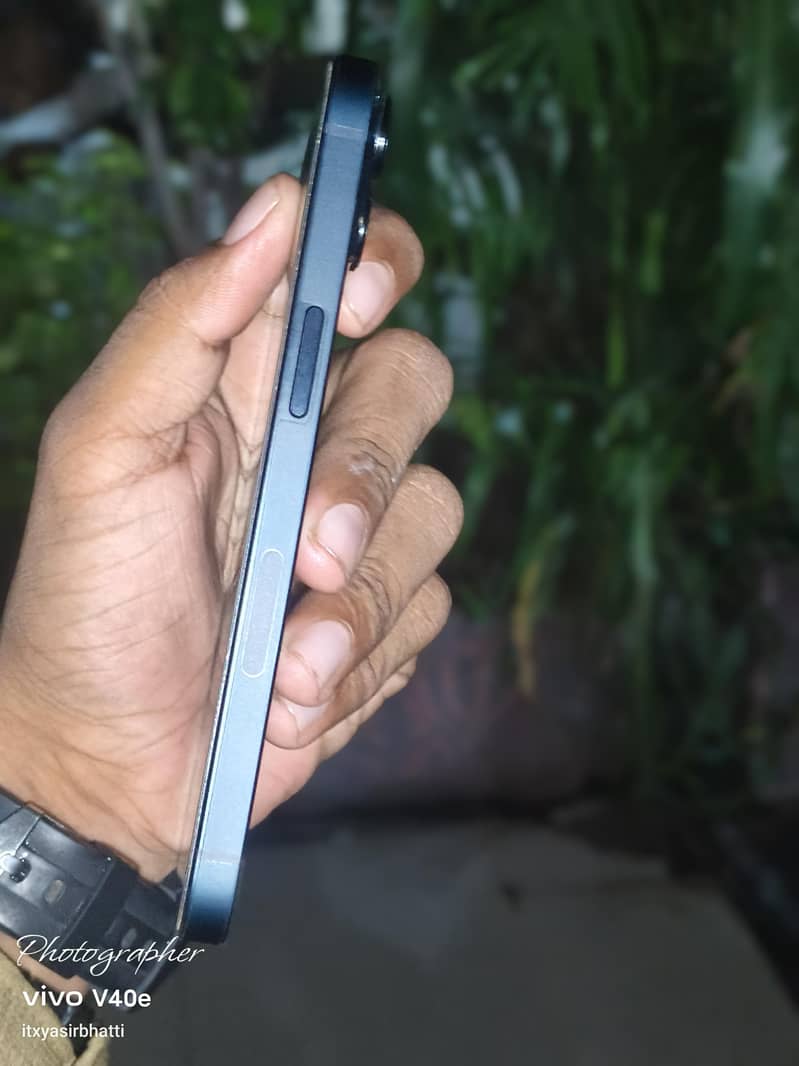 Apple iPhone 13 4