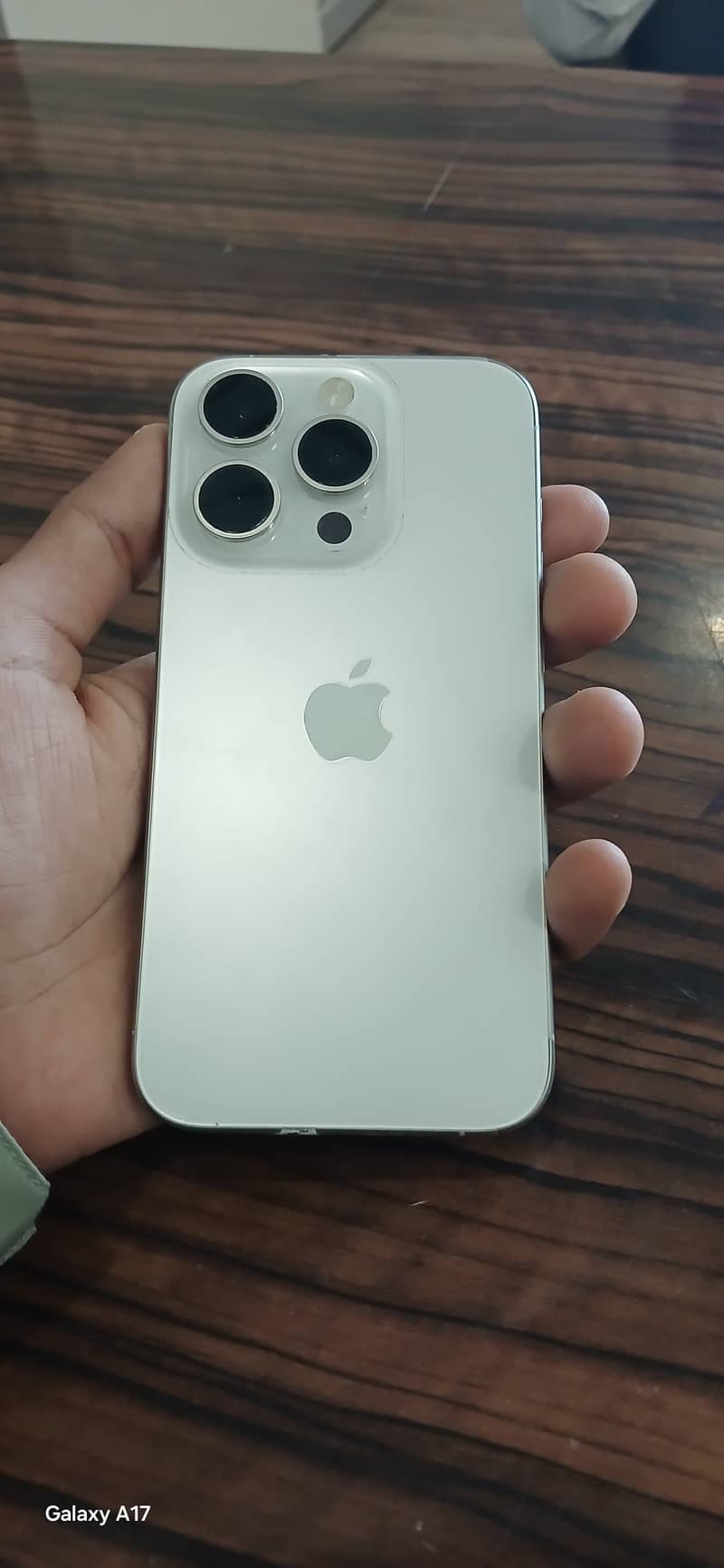 Apple iPhone 15 Pro 0