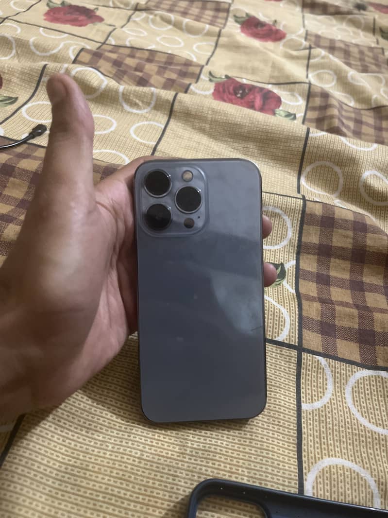 Apple iPhone 13 Pro 1