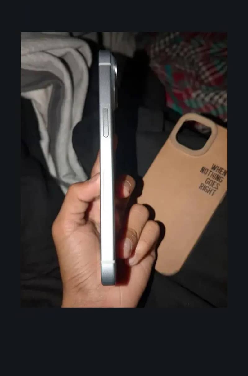 Apple iPhone 15 4