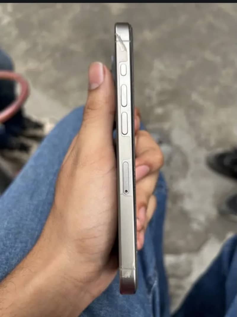 Apple iPhone 15 Pro 1