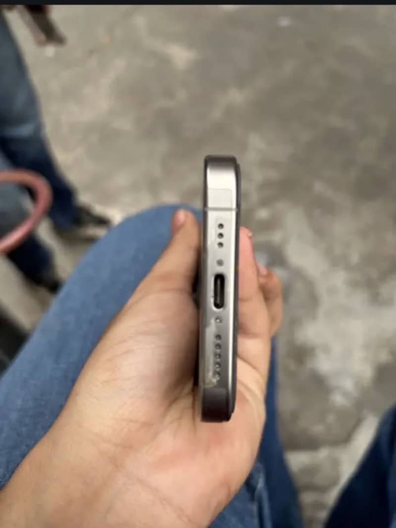 Apple iPhone 15 Pro 2