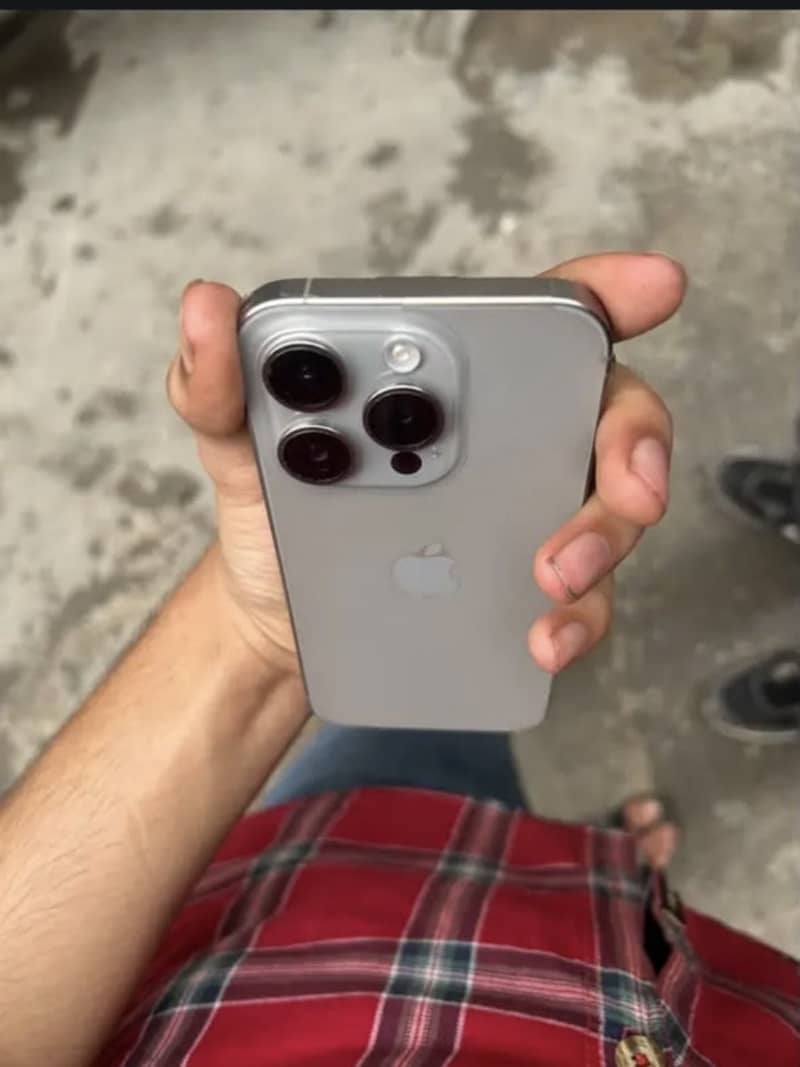 Apple iPhone 15 Pro 4