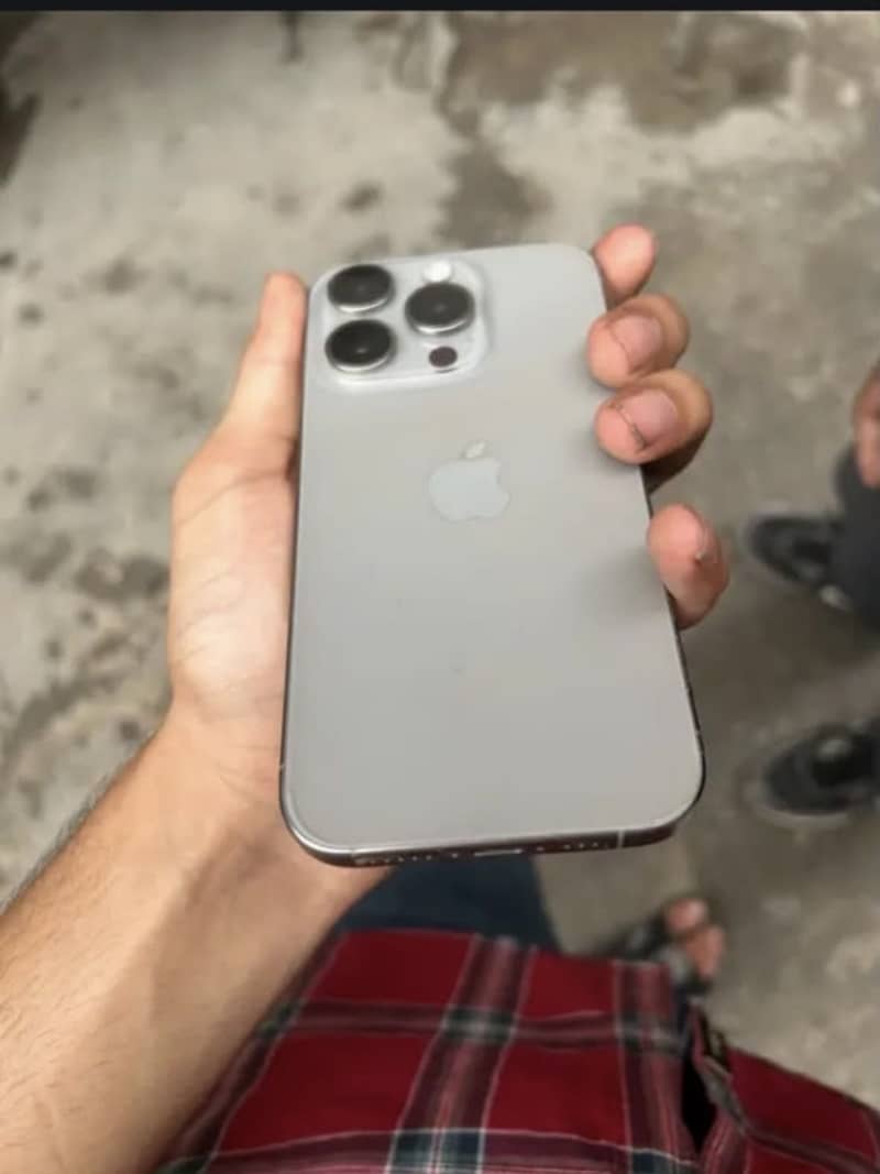 Apple iPhone 15 Pro 6