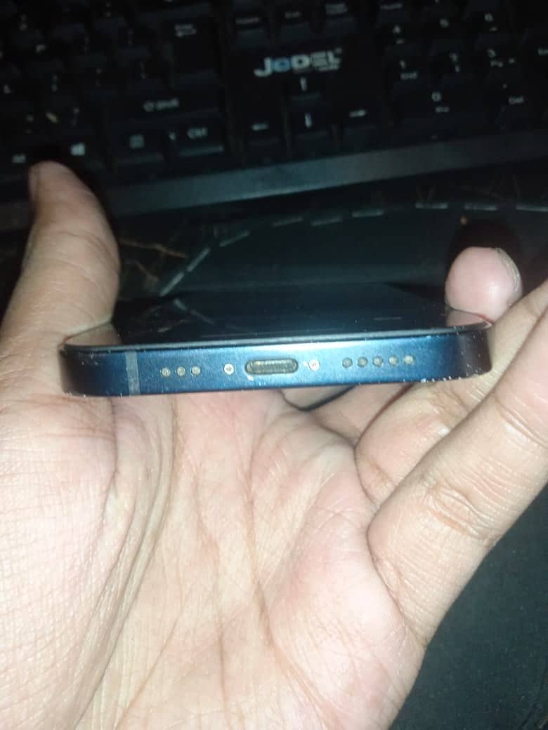 Apple iPhone 12 2
