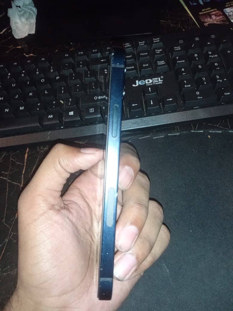 Apple iPhone 12 3
