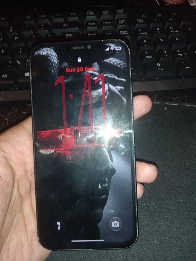 Apple iPhone 12 4