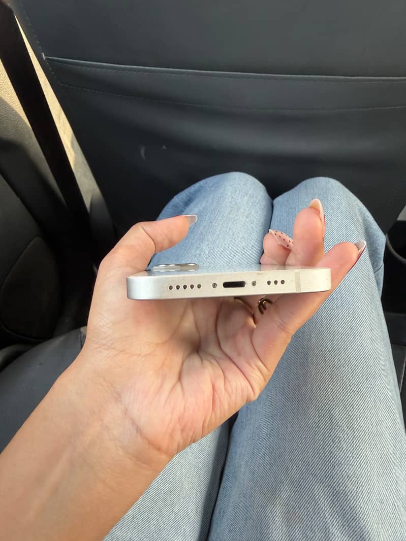 Apple iPhone 13 2
