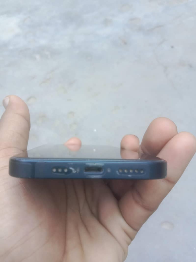 Apple iPhone 13 4