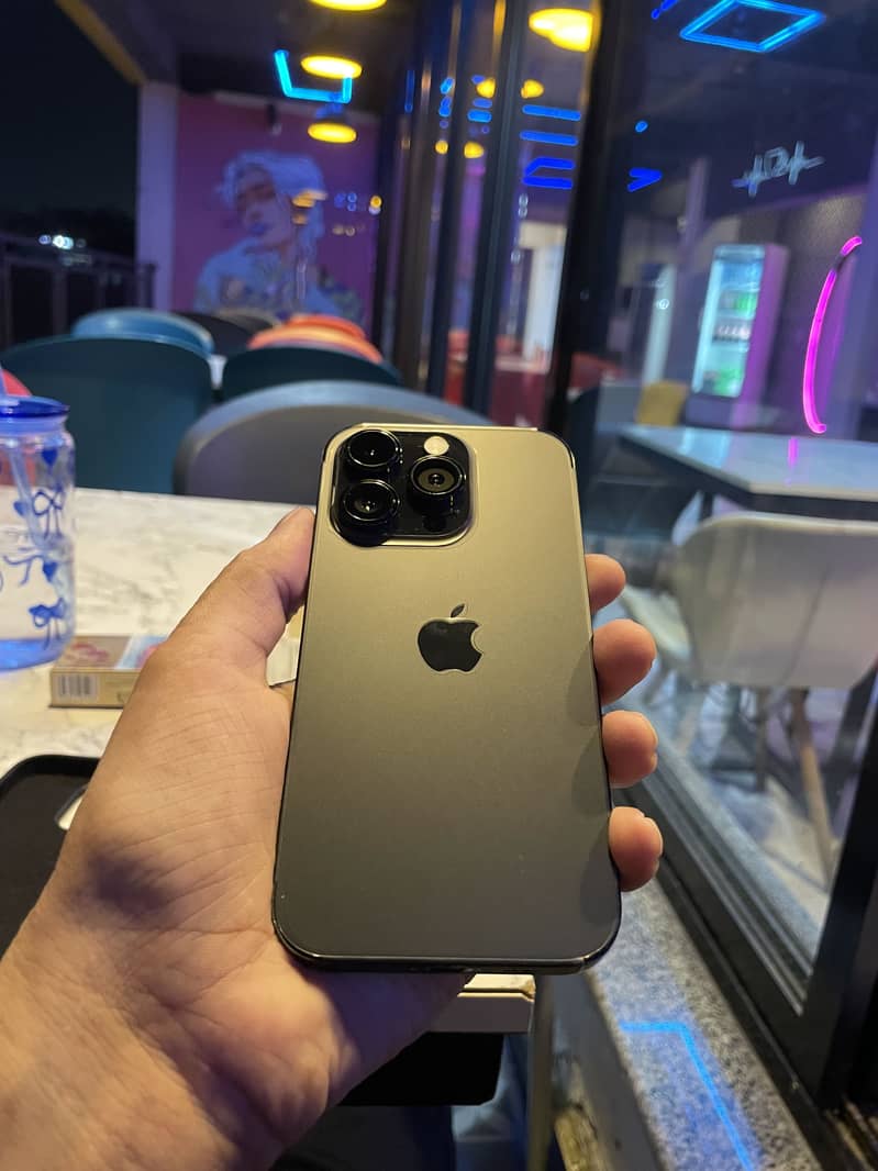 Apple iPhone 14 Pro 1