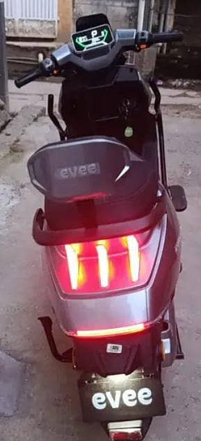 EVEE SQUBE 1