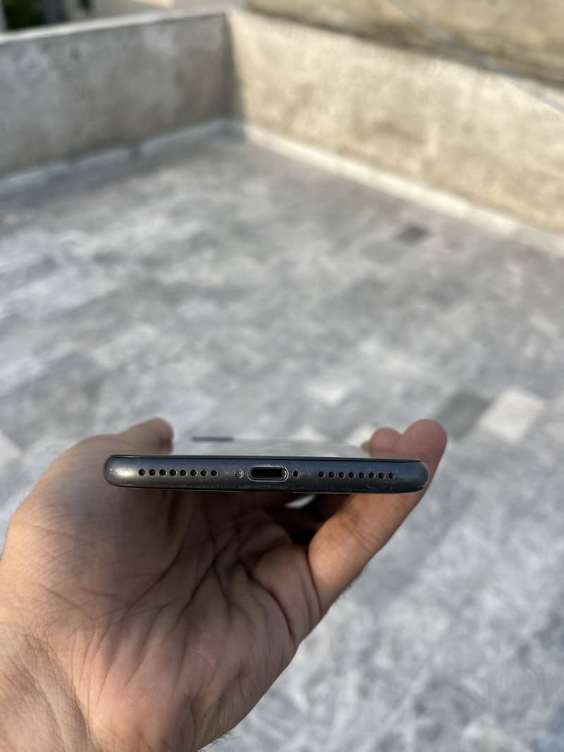 Apple iPhone 8 Plus 4