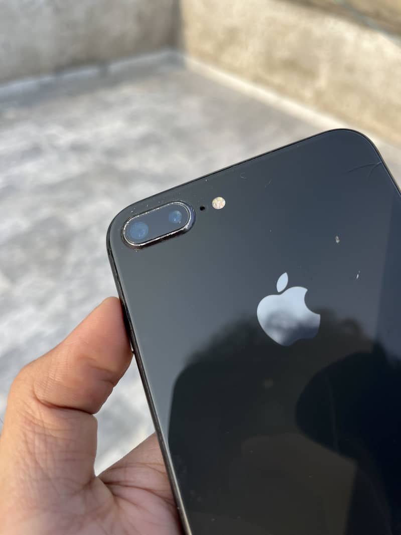 Apple iPhone 8 Plus 5