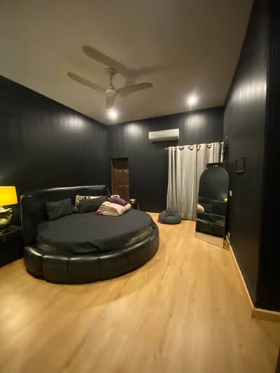 Round bed with 2 side tables and foam