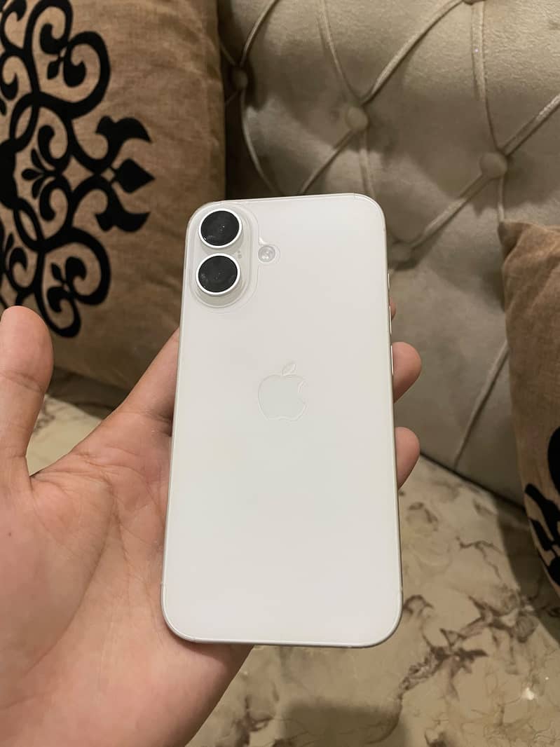 Apple iPhone 16 0