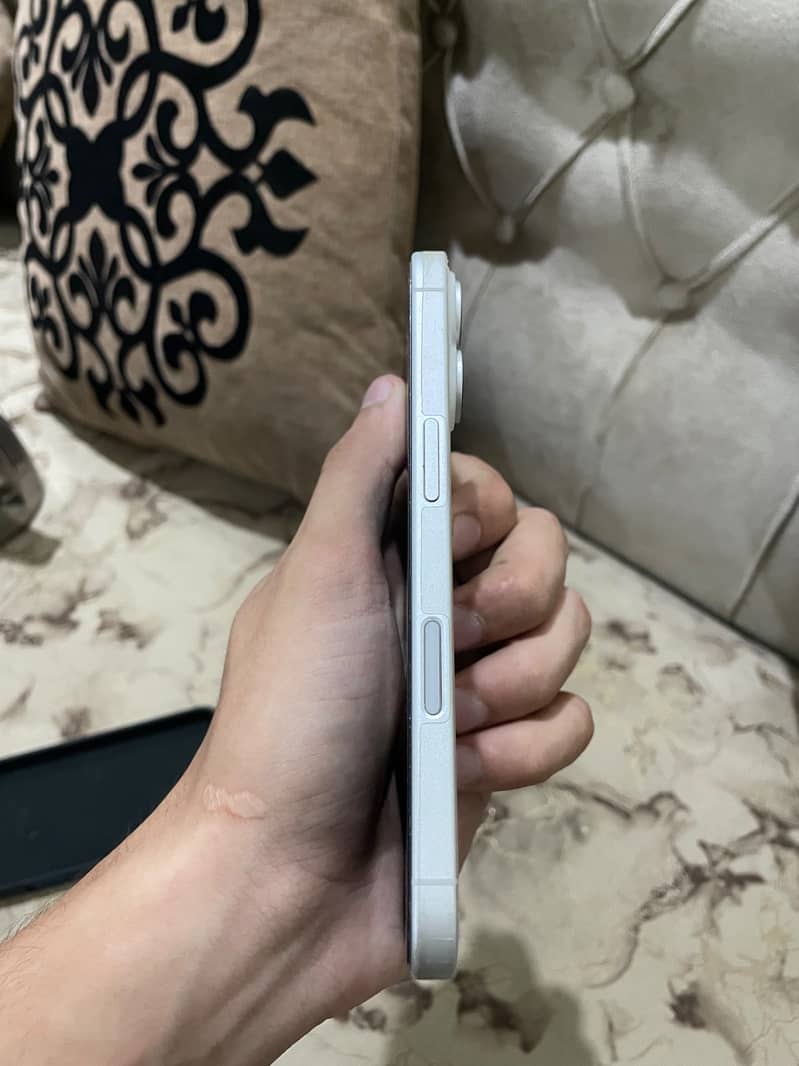 Apple iPhone 16 1