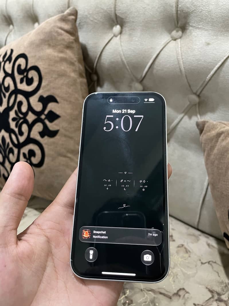 Apple iPhone 16 2