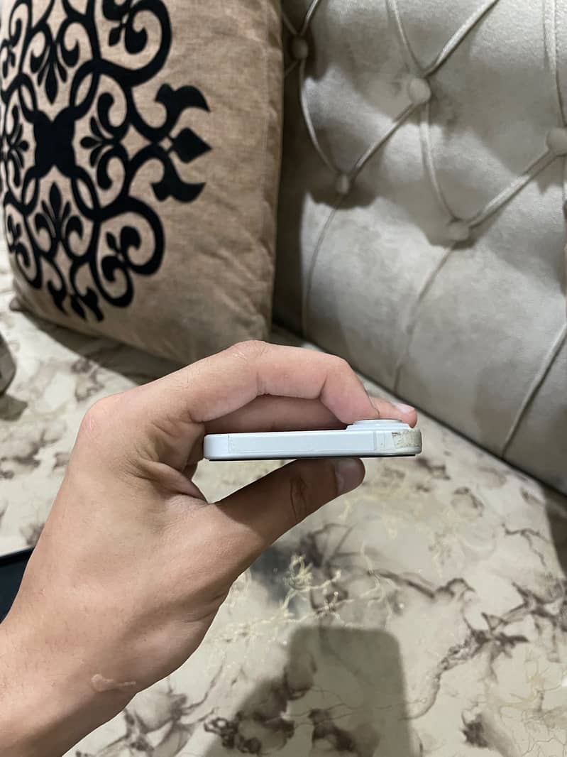 Apple iPhone 16 5