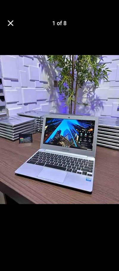 Sumsung Chromebook 3 series matelic body black colour