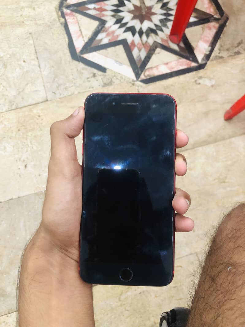 Apple iPhone 8 Plus 1