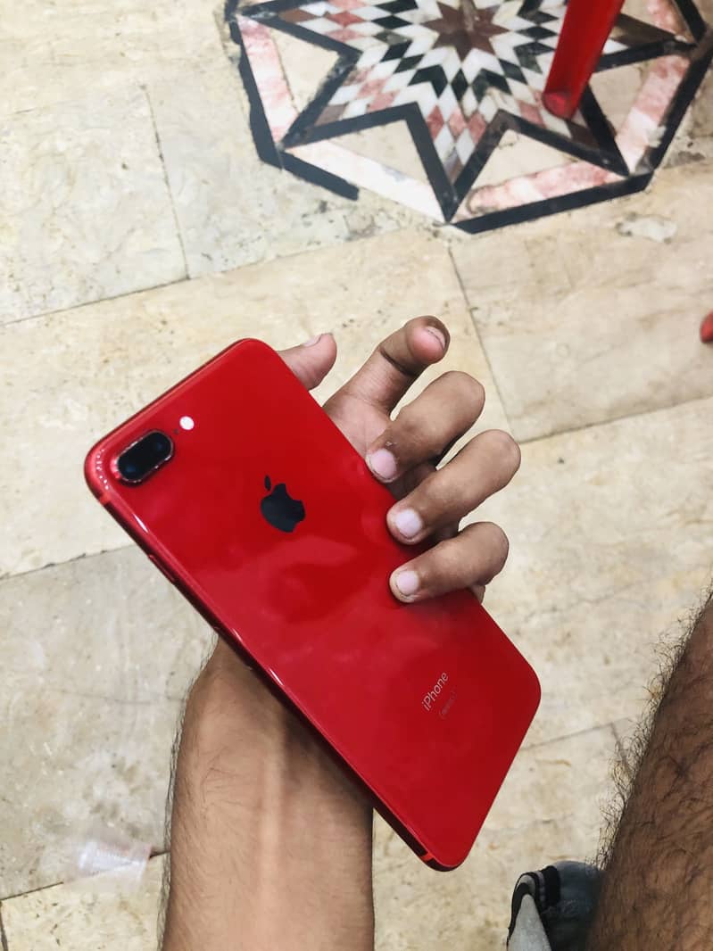 Apple iPhone 8 Plus 3
