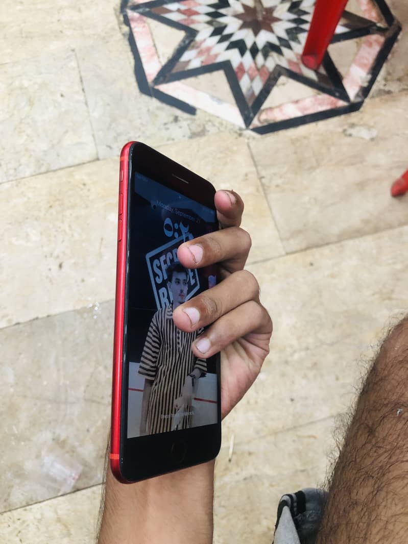 Apple iPhone 8 Plus 5