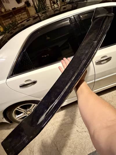 Duck lip spoiler