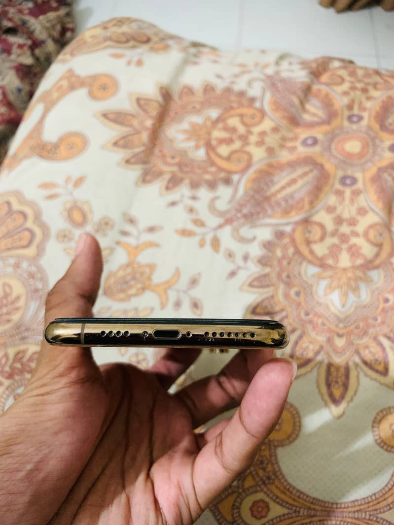 Apple iPhone XS Max 2