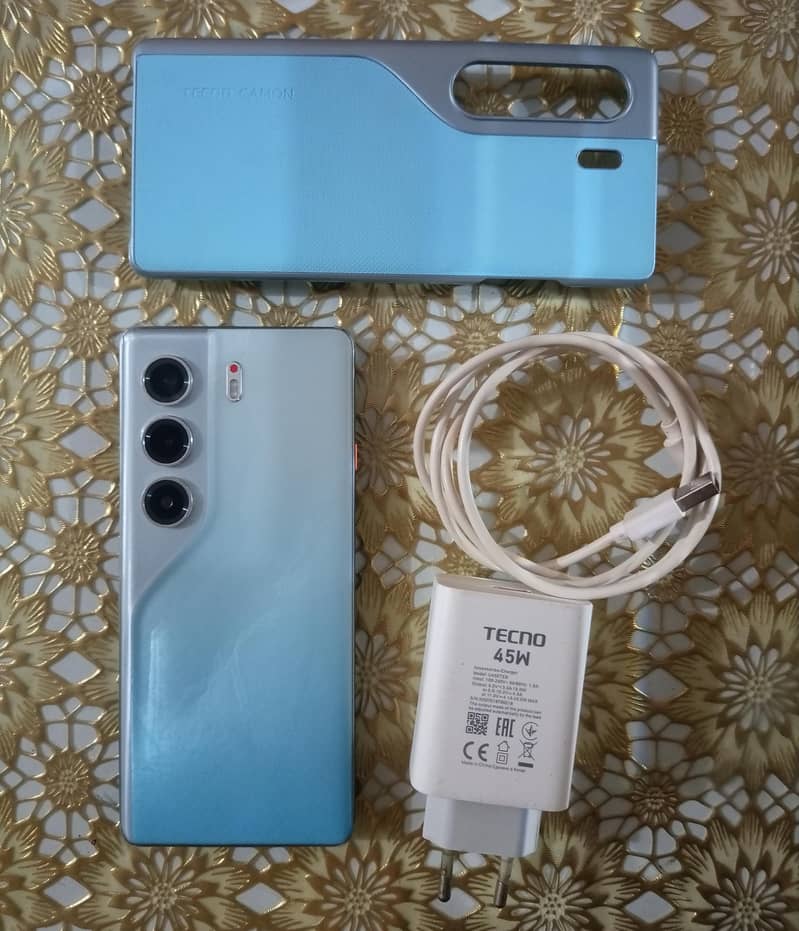 Tecno CAMON 40 Pro 1