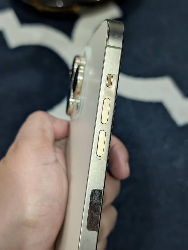 Apple iPhone 14 Pro Max 0