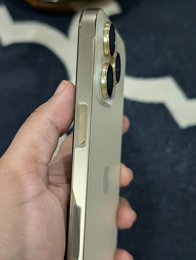 Apple iPhone 14 Pro Max 1