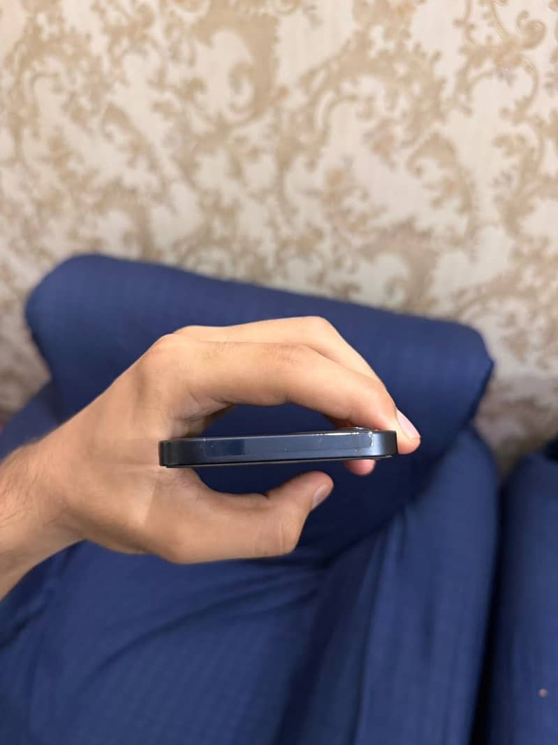 Apple iPhone 12 3