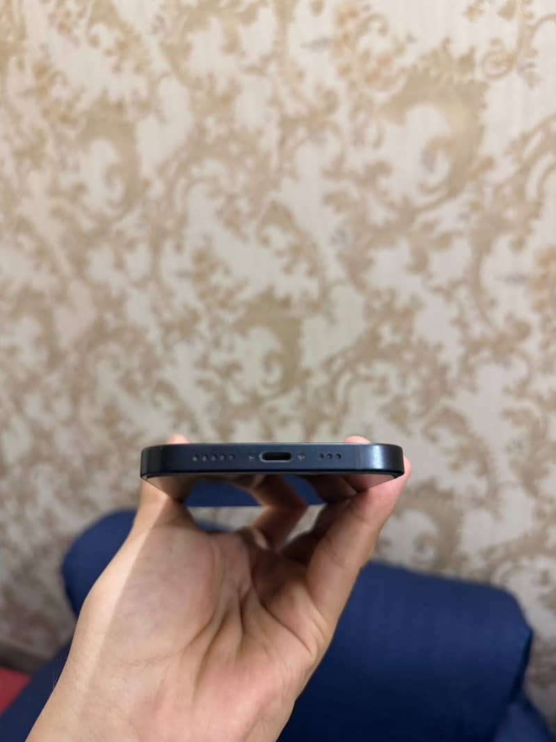 Apple iPhone 12 4
