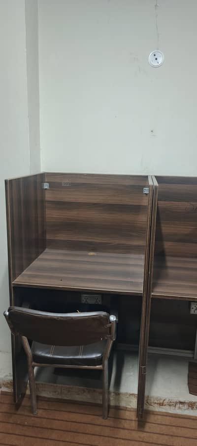 office tables In Good Condition With Chairs