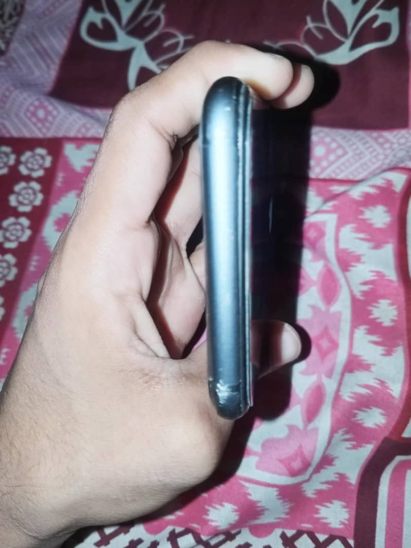 Apple iPhone 11 9