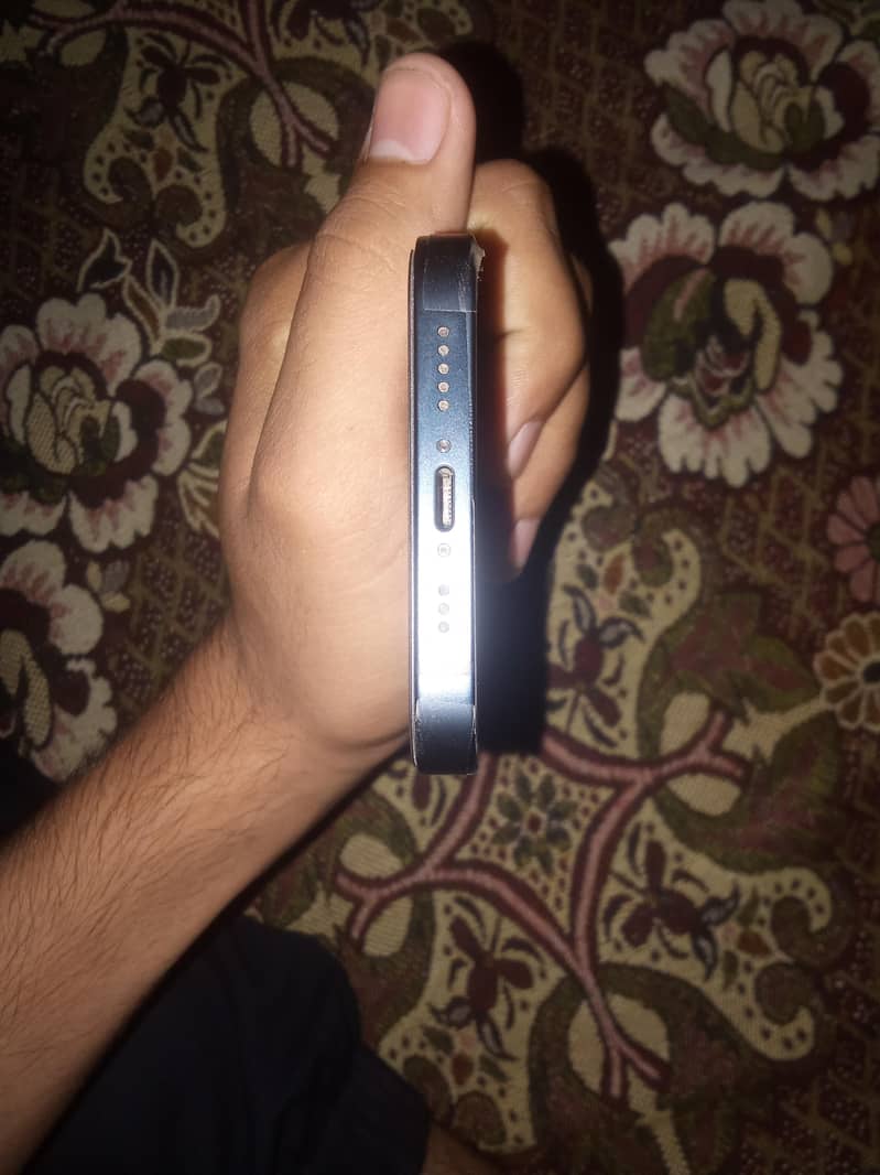 Apple iPhone 13 4