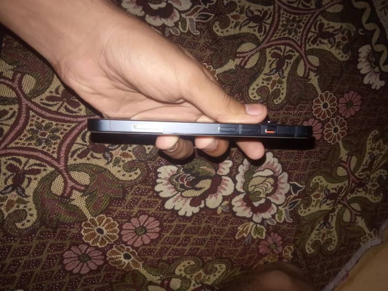 Apple iPhone 13 5