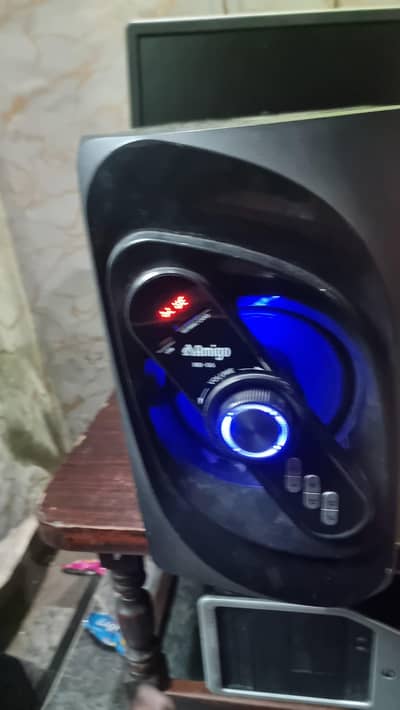 Amigo speaker with woofer